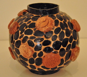 2015_mellot_olive_bowl_vase_ceramic_engobe_under_enamel_and_sgraffito_faience_19_h_20_d_-_copie.jpg