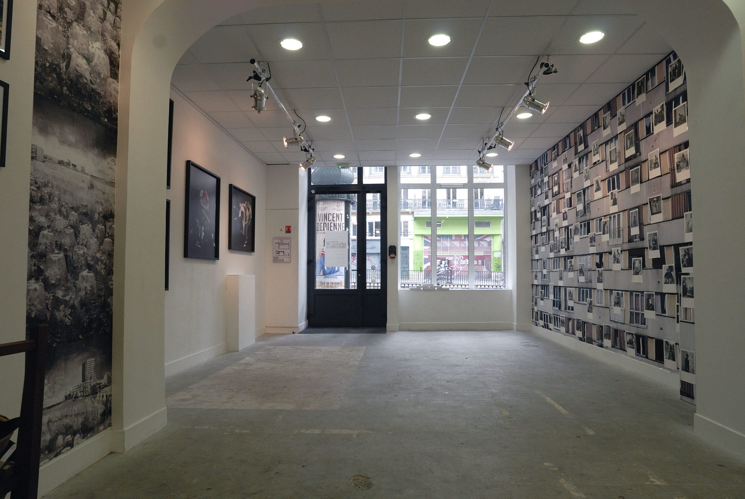 Installation des photos « 93 » au HUIT