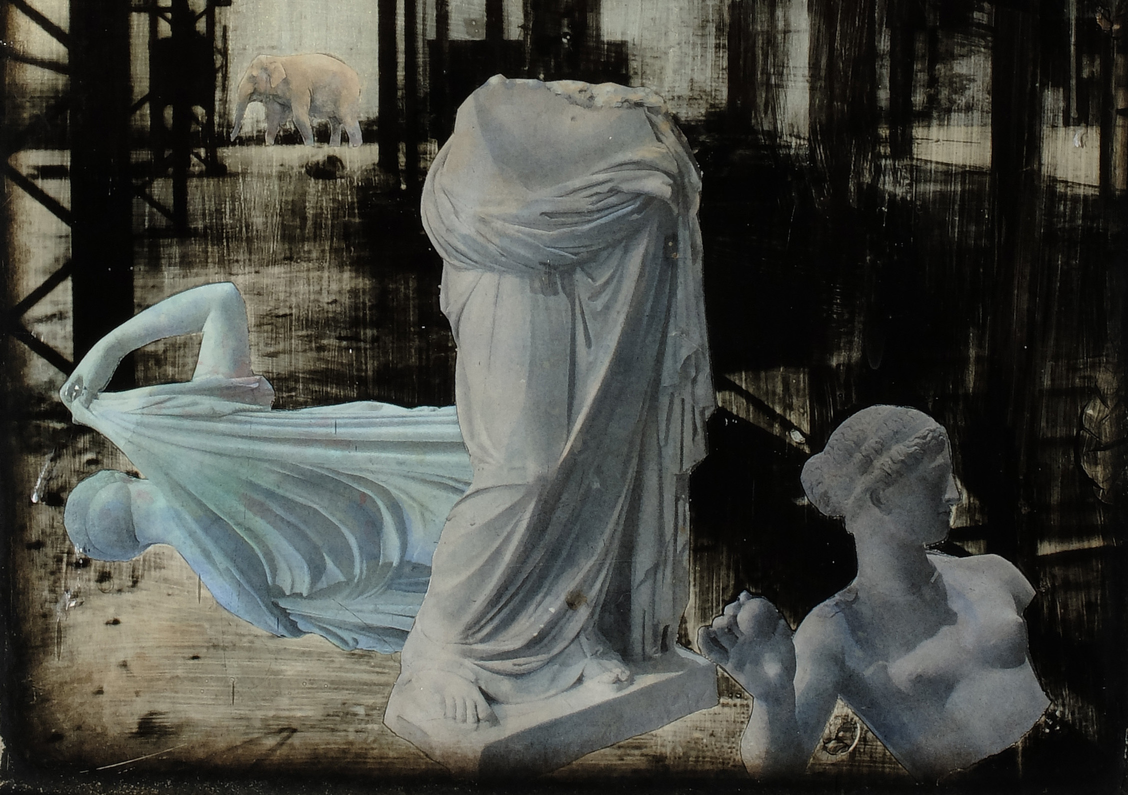 crumbling_beauties_-_copie.jpg