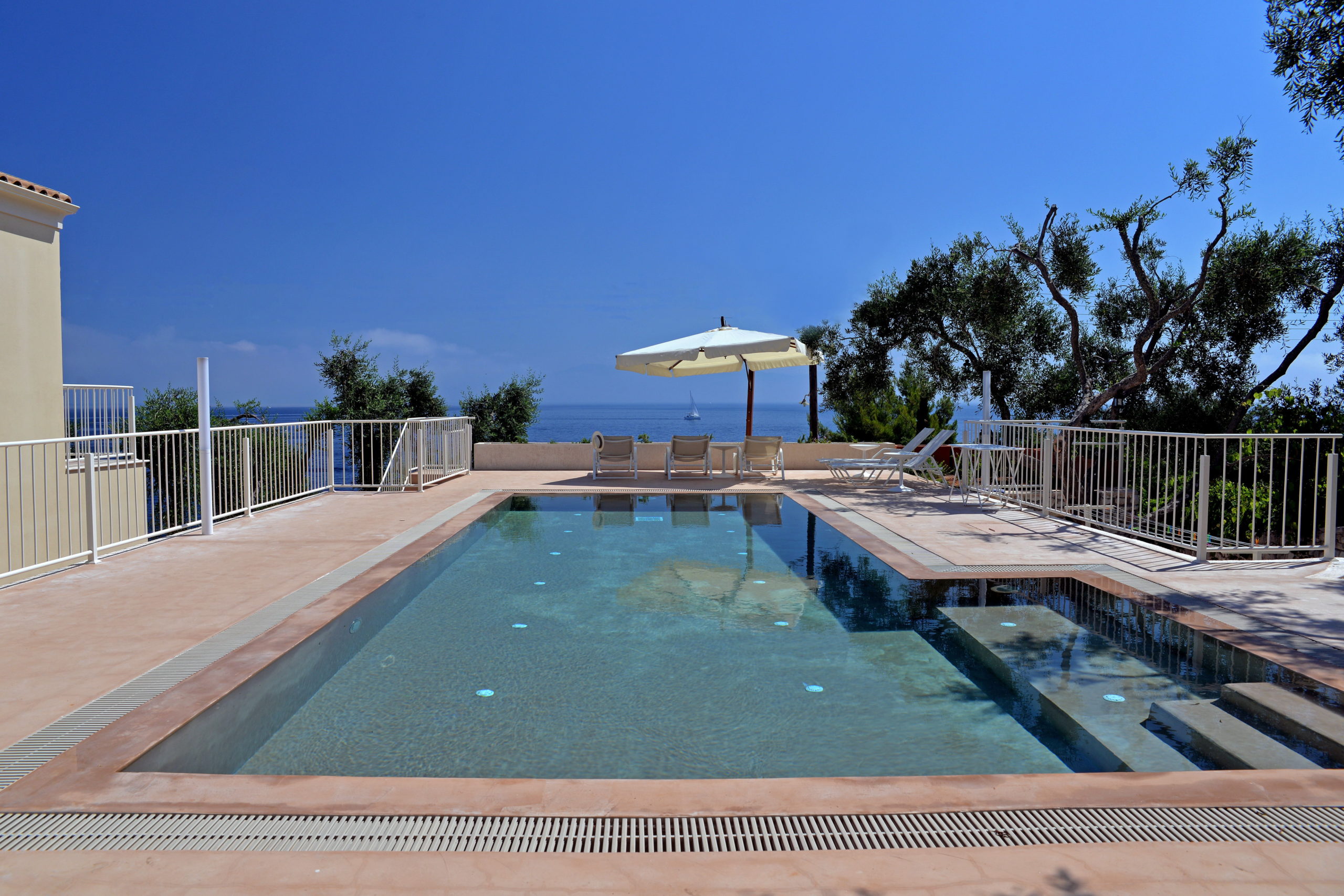 08_villa_dinos_the_pool_deck_-_la_piscinejpg.jpg