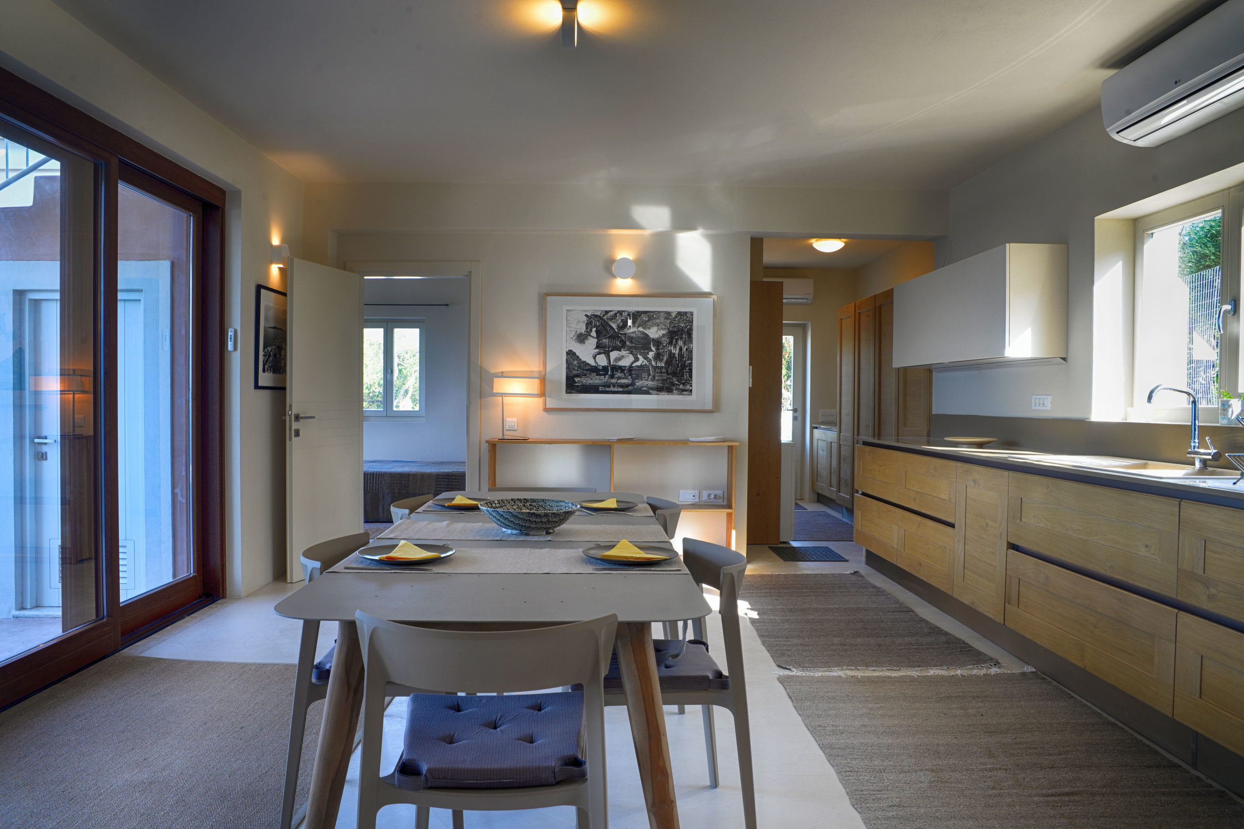 15_villa_dinos_dining_room_and_kitchen_-_salle_a_manger_et_cuisine.jpg