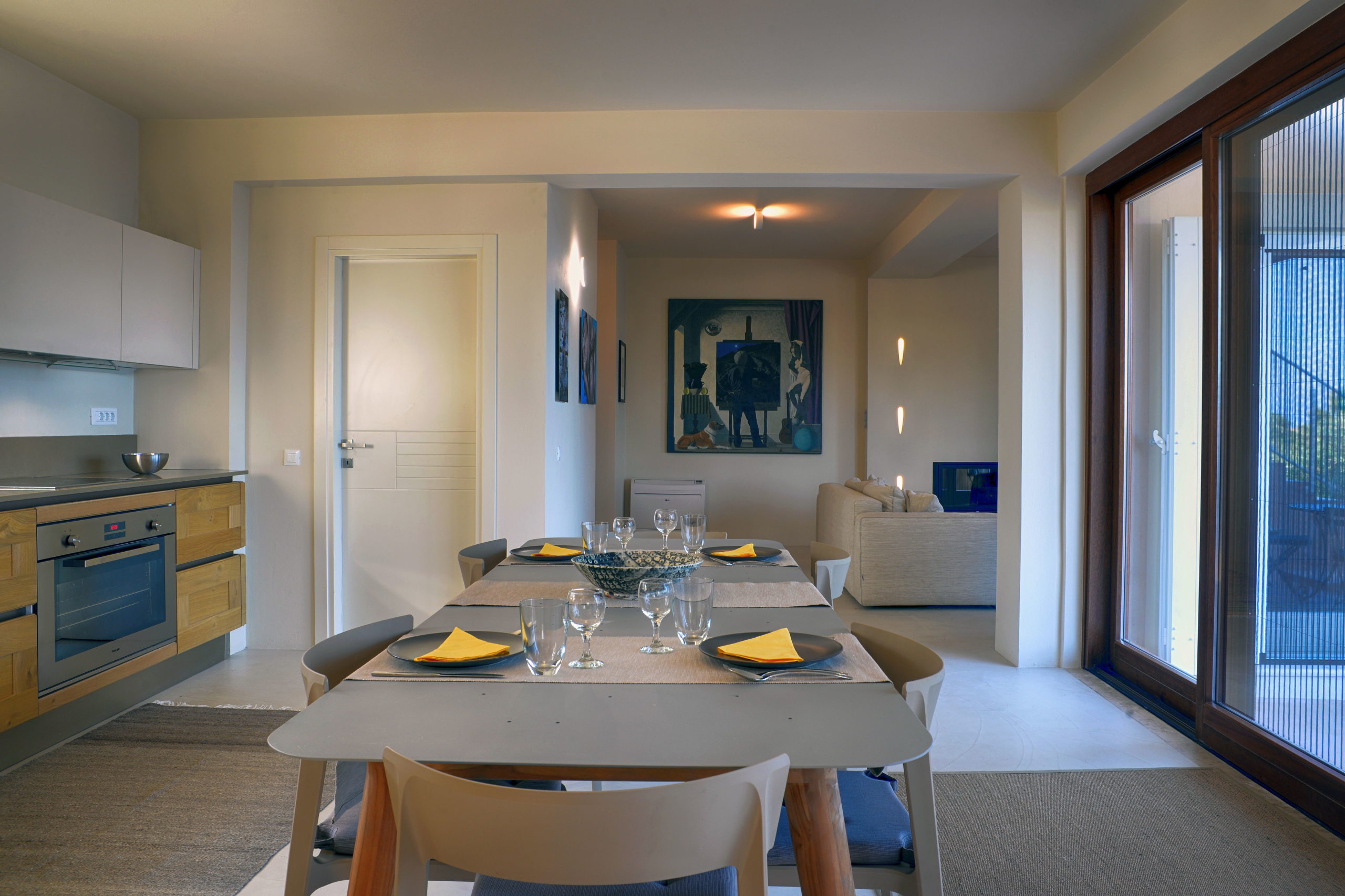 16_villa_dinos_dining_room_and_kitchen_view_towards_living_room-_salle_a_manger_et_cuisine_vue_vers_le_salon.jpg