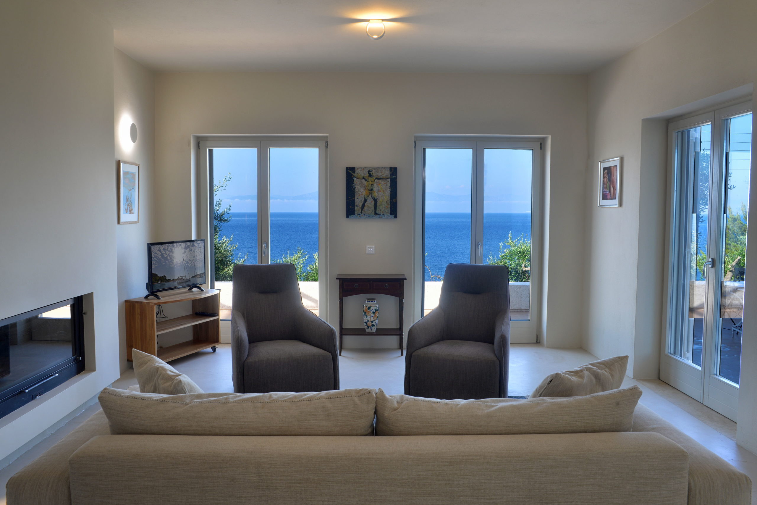 17_villa_dinos_sitting_room_-_salon.jpg