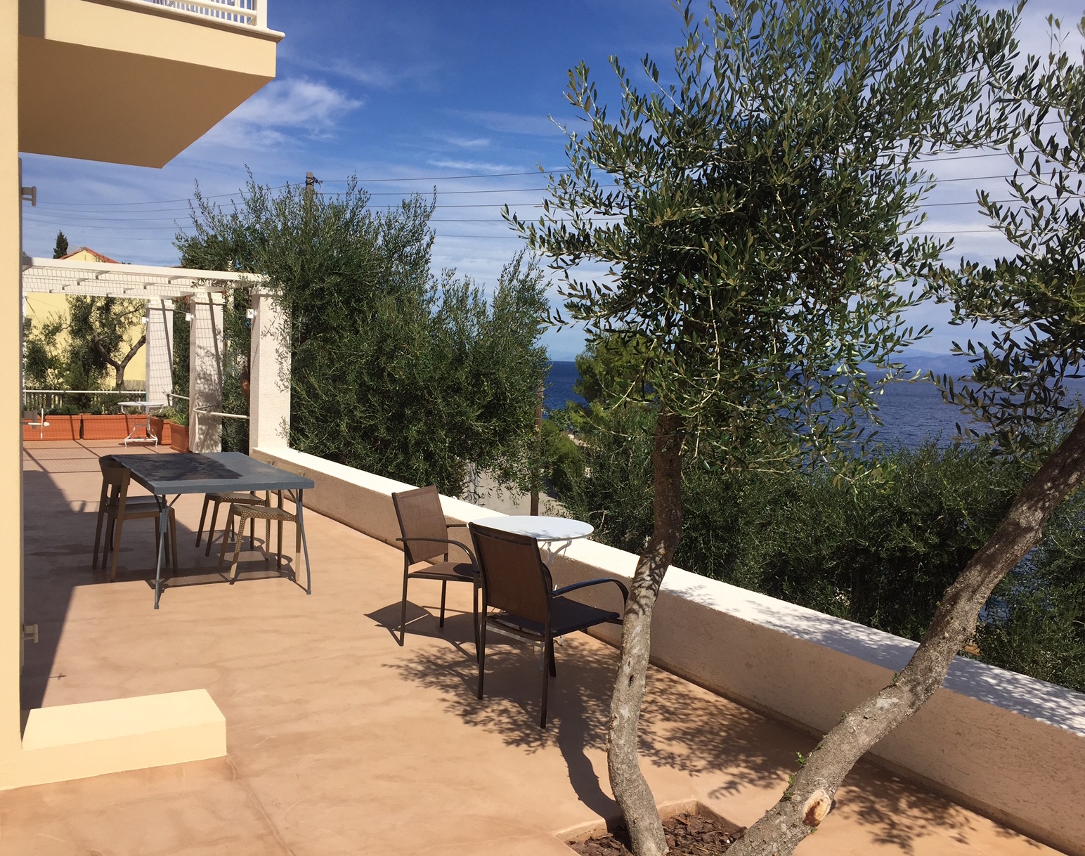 19_villa_dinos_terrace_level_2.jpg