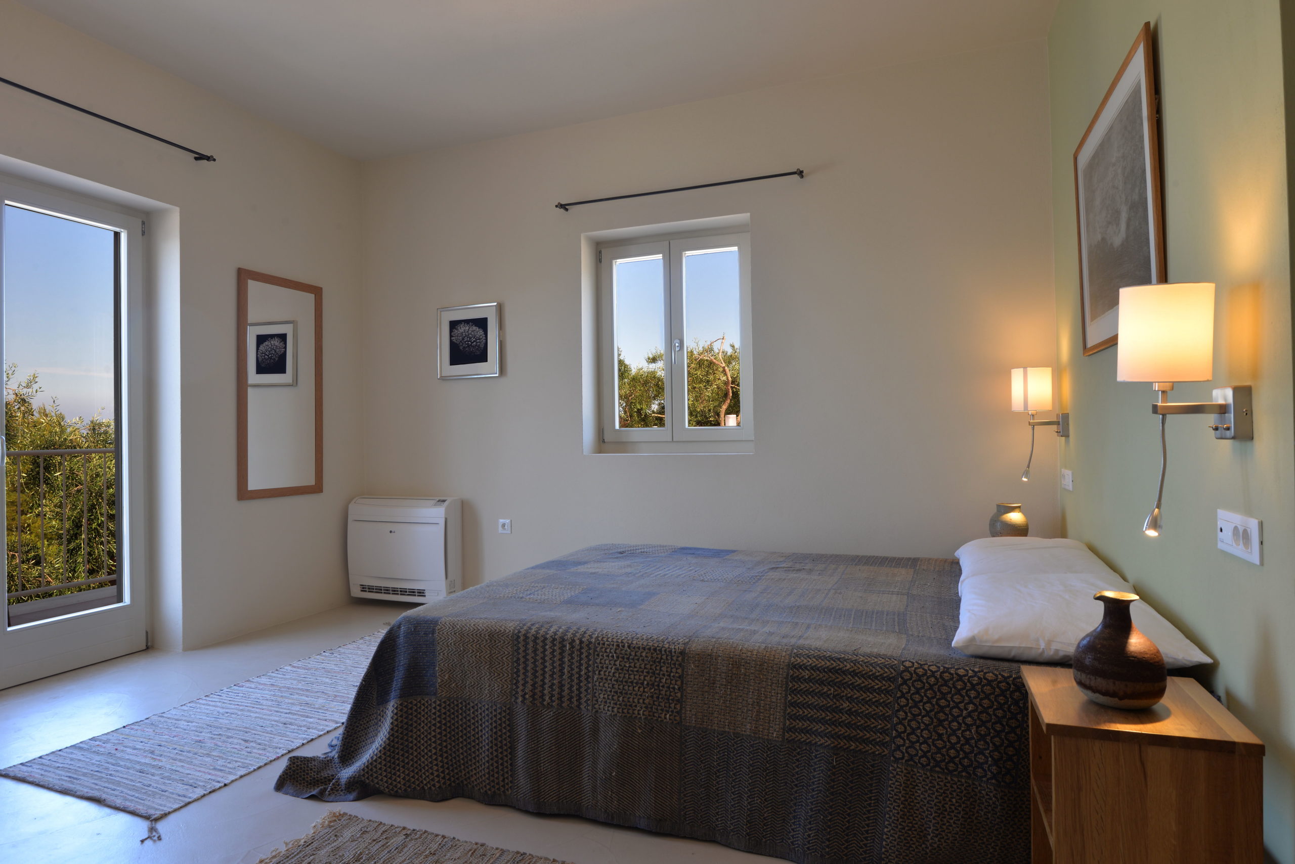 20_villa_dinos_bedroom_level_2_-_la_chambre_a_coucher_niveau_2.jpg