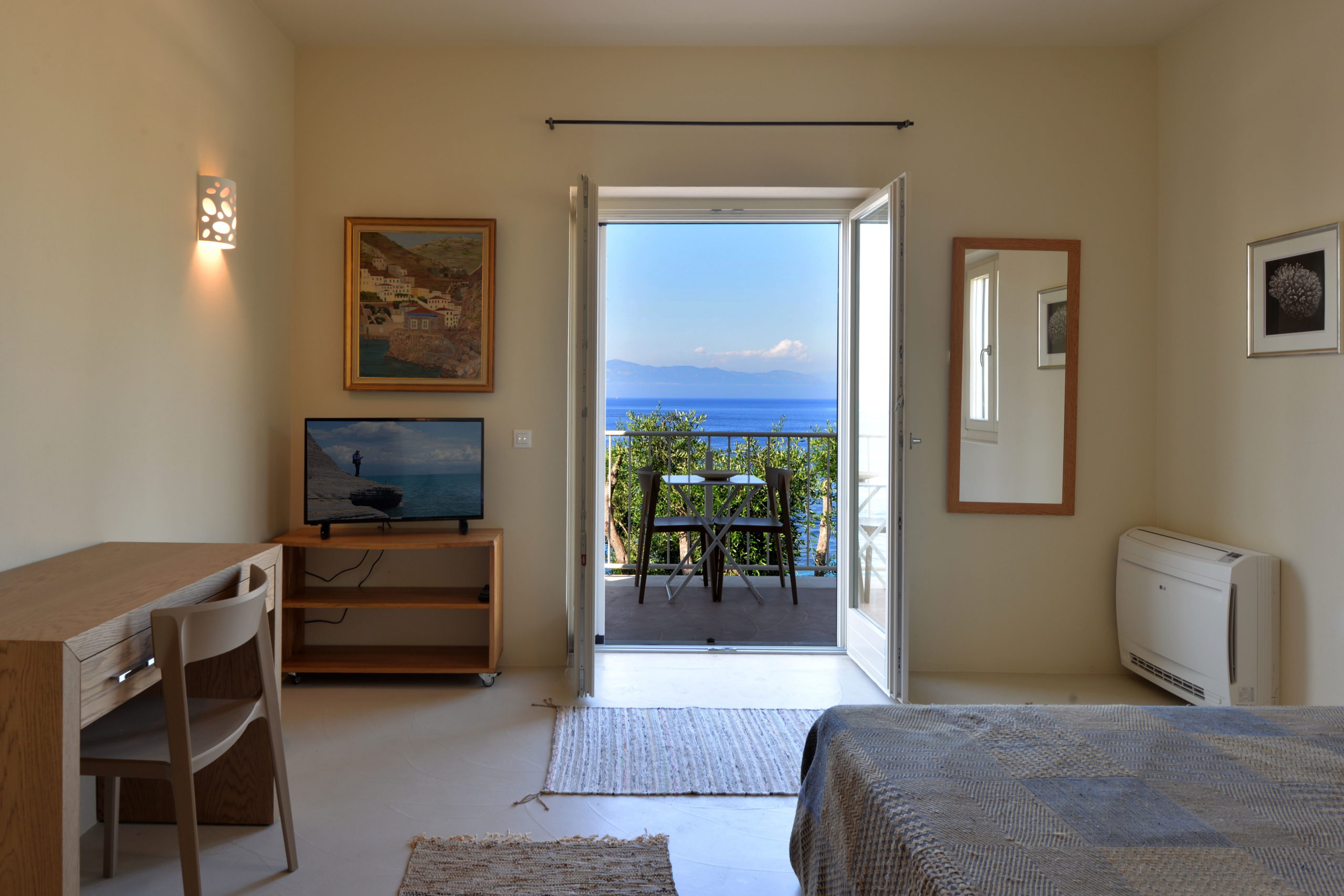 22_villa_dinos_bedroom_view_from_window_level_2_-_vue_de_la_chambre_a_coucher_niveau_2.jpg