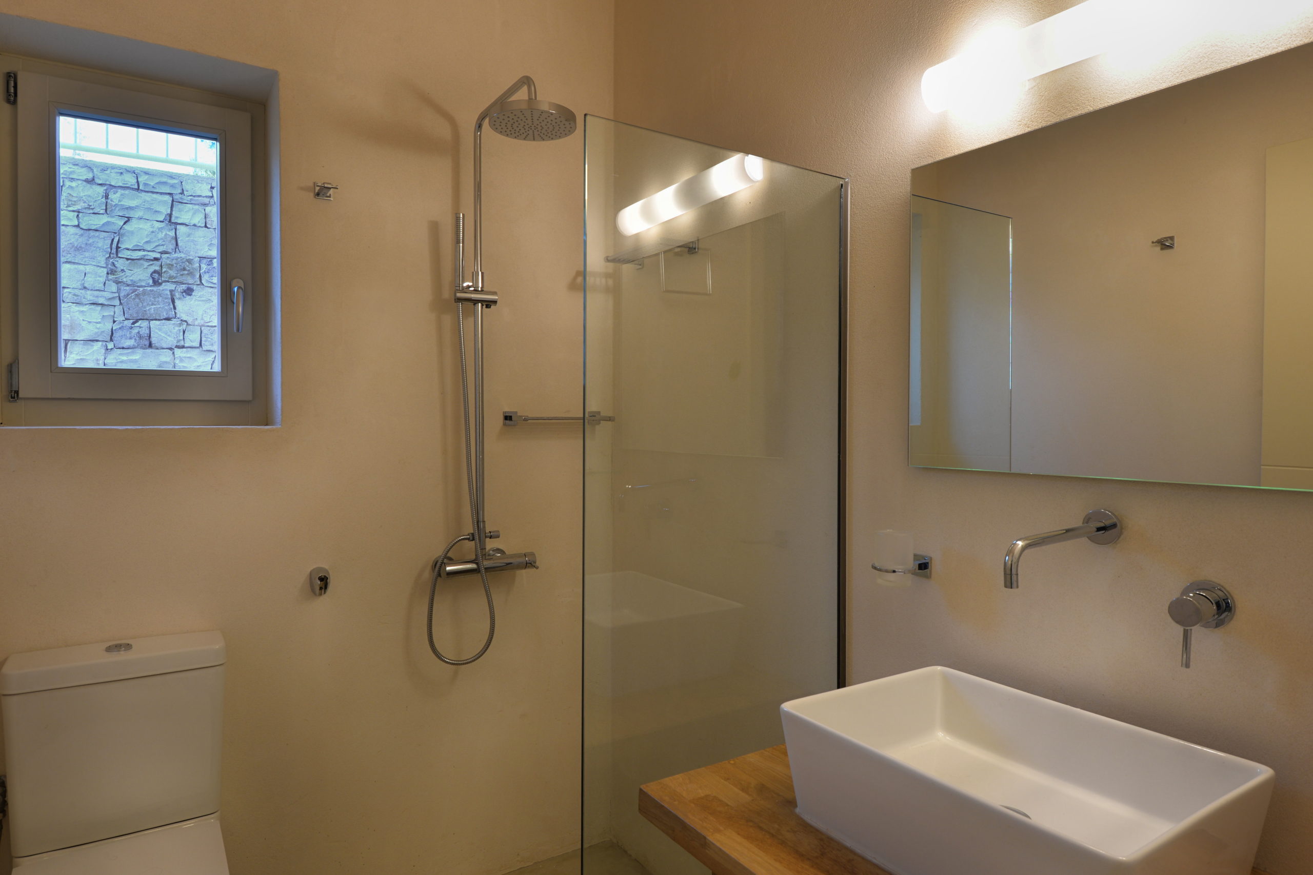 34_villa_dinos_bedroom_level_1_bathroom-_la_chambre_a_coucher_niveau_1_salle_de_bain.jpg