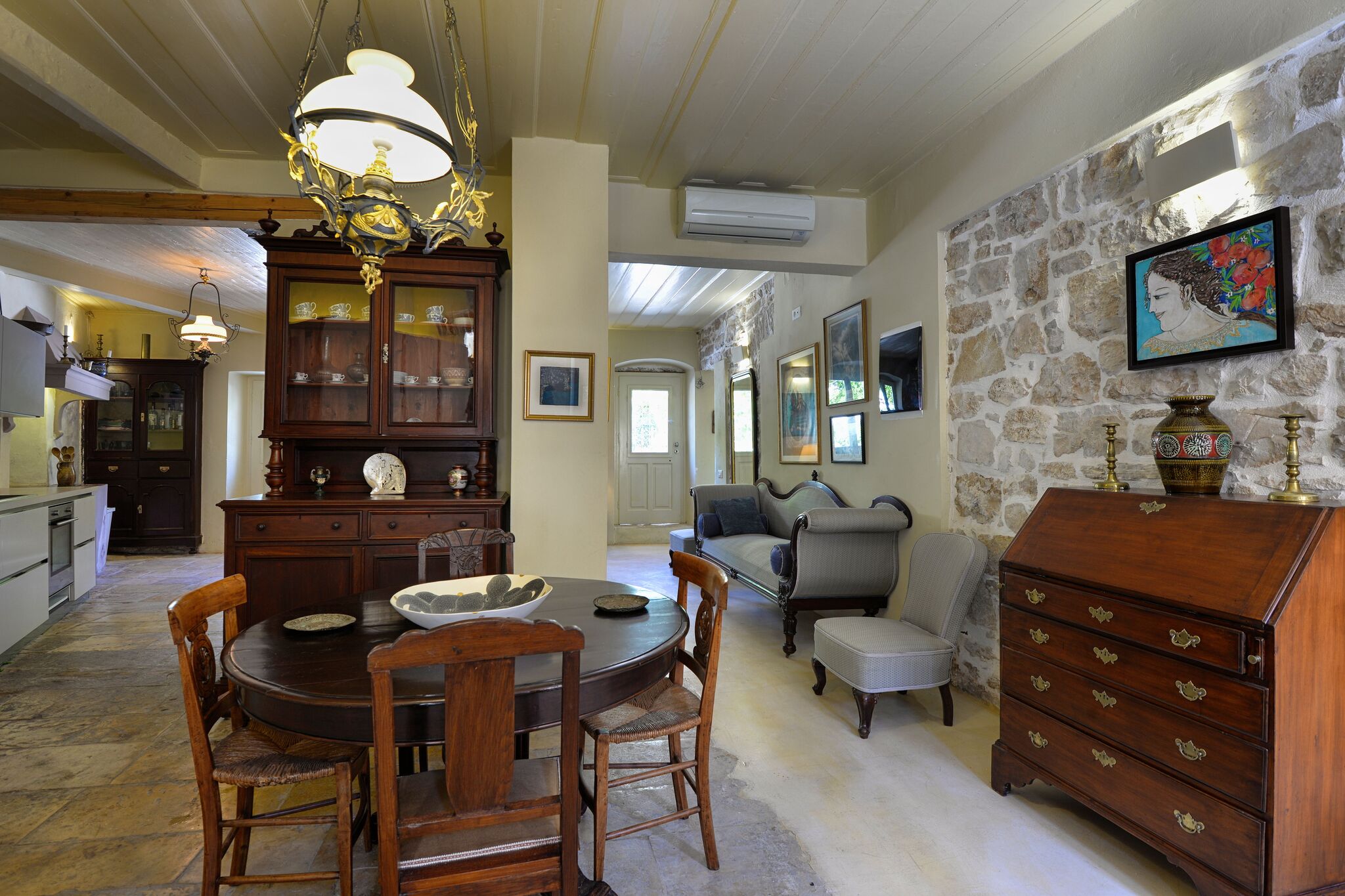 07_gaios_house_front_room_kitchen_and_sitting_room_.jpg