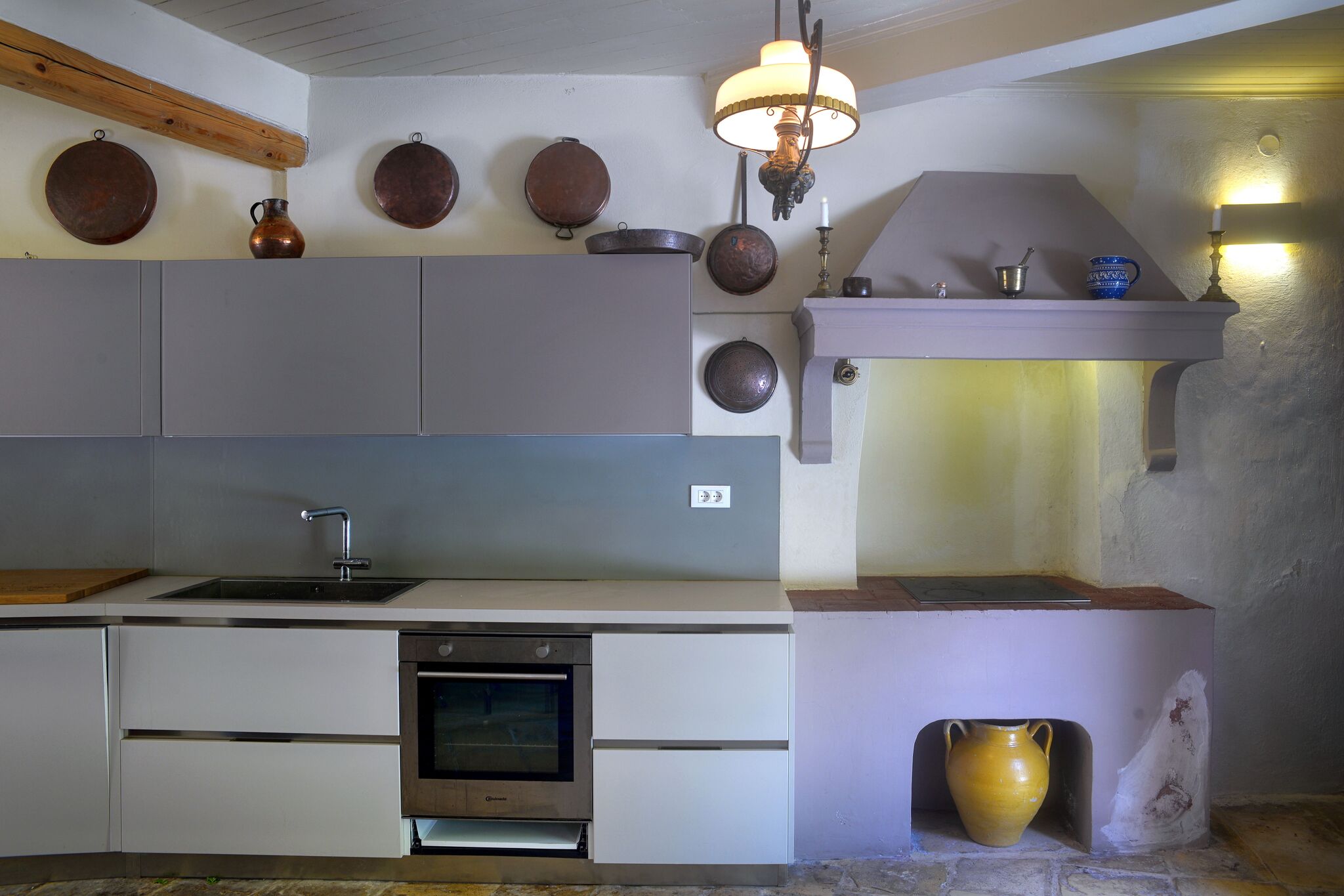 09_gaios_house_kitchen.jpg