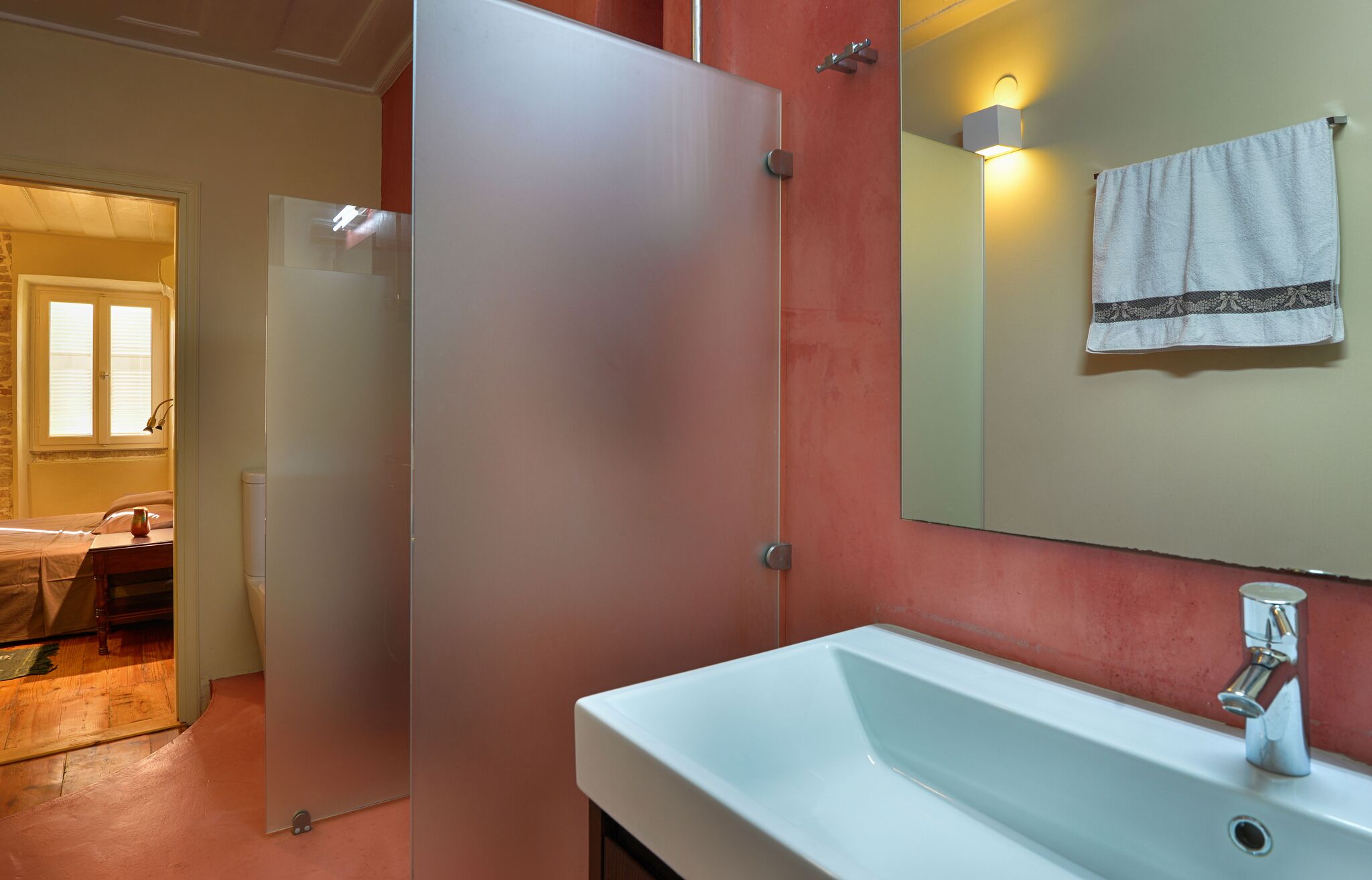 11_gaios_house_principal_bedroom_bathroom.jpg
