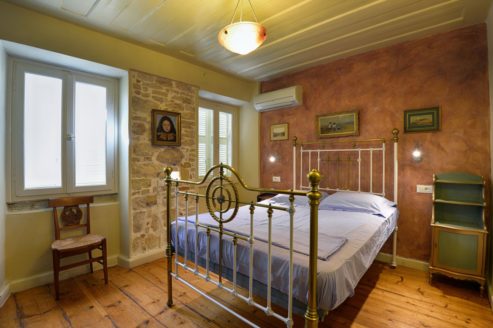 12_gaios_house_bedroom_2_.jpg