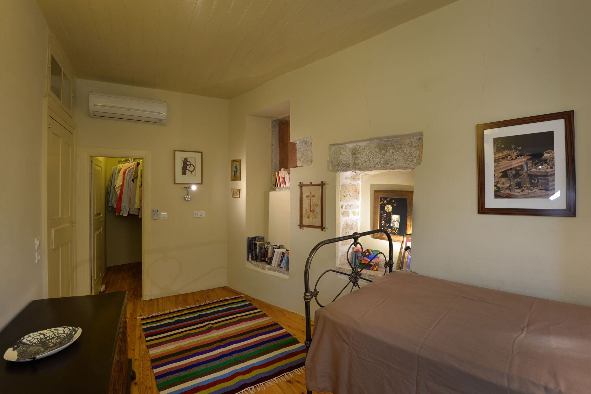 14_gaios_house_bedroom_3_.jpg