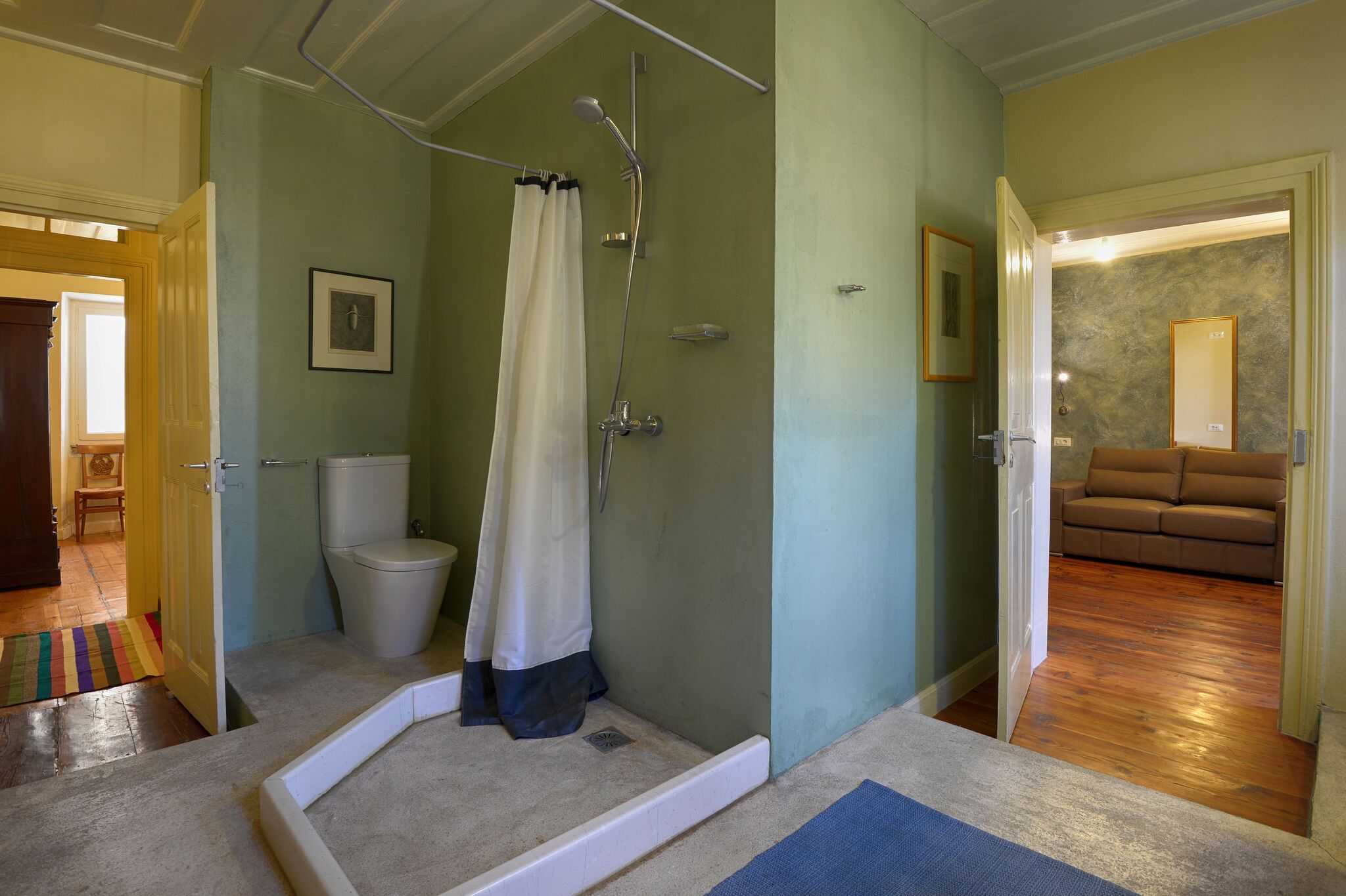 18_gaios_house_bathroom_2.jpg